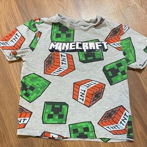 ✨8/$10. Minecraft t shirt. Size Small